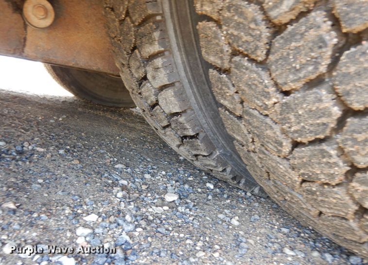 image for item DF8196 2000 Orion  shuttle bus