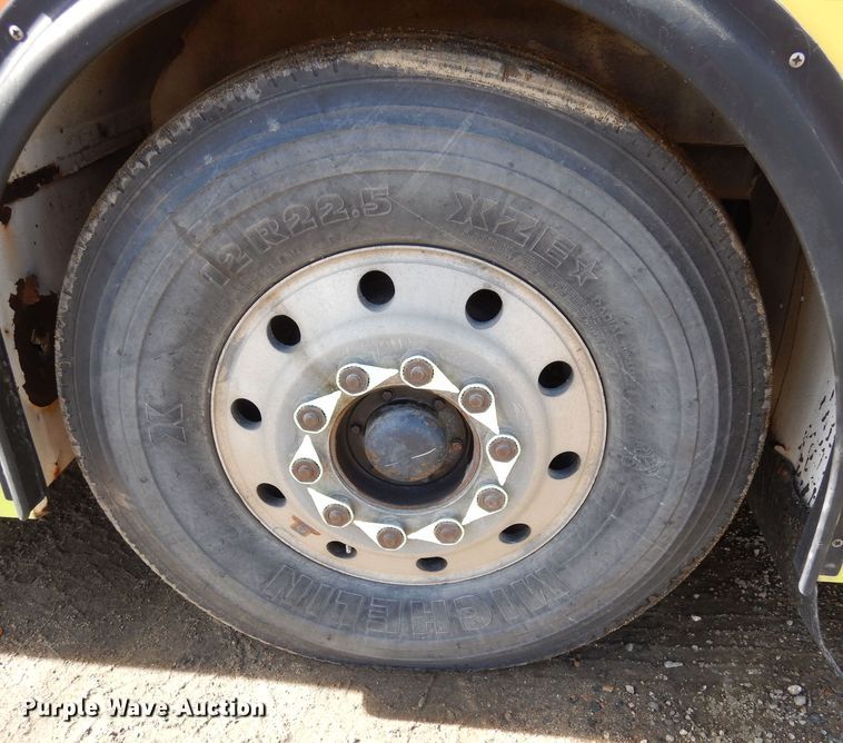 image for item DF8196 2000 Orion  shuttle bus