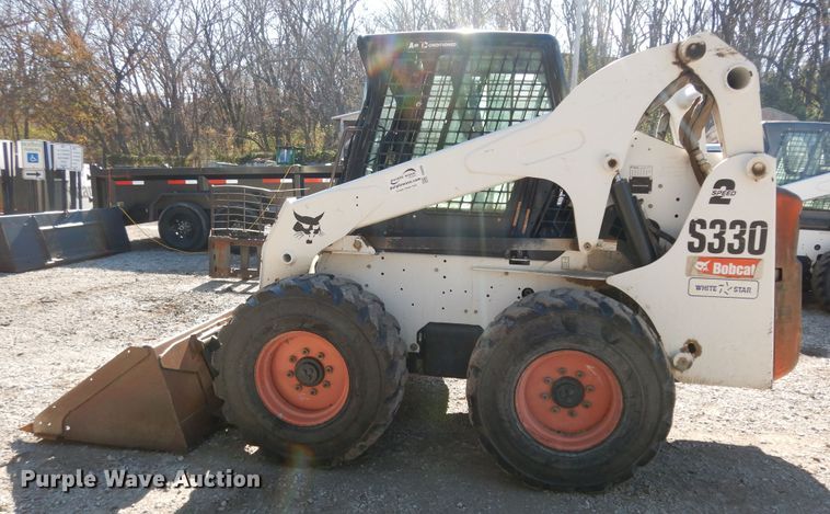 image for item DI6898 2008 Bobcat S330  skid steer loader