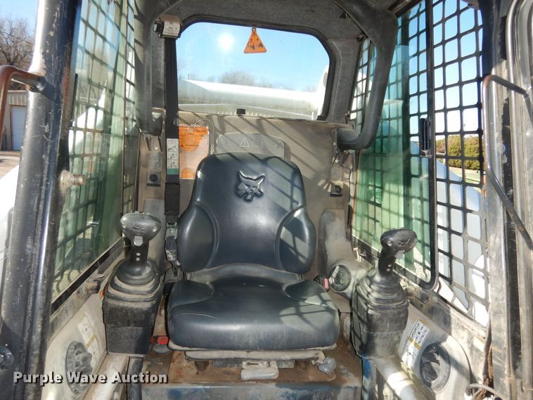 image for item DI6898 2008 Bobcat S330  skid steer loader