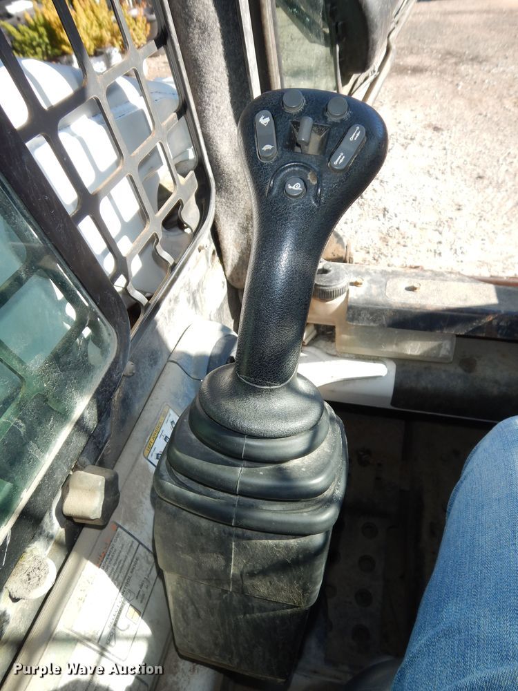 image for item DI6898 2008 Bobcat S330  skid steer loader