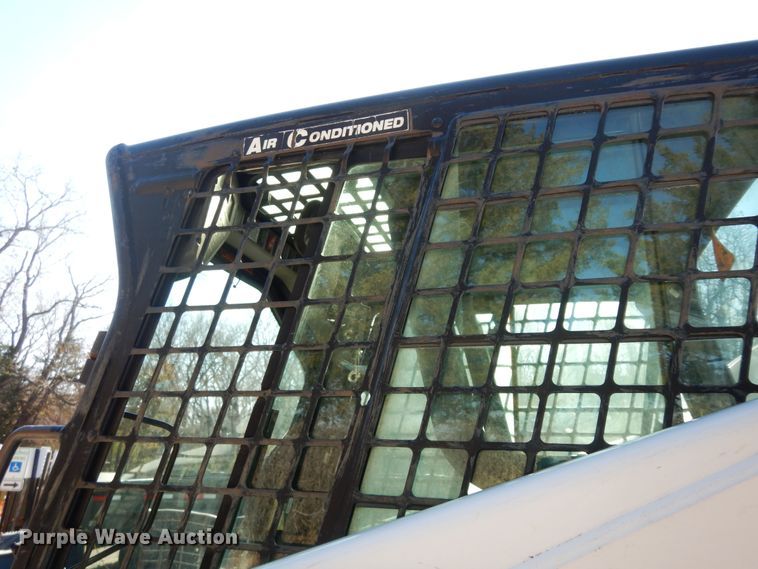 image for item DI6898 2008 Bobcat S330  skid steer loader