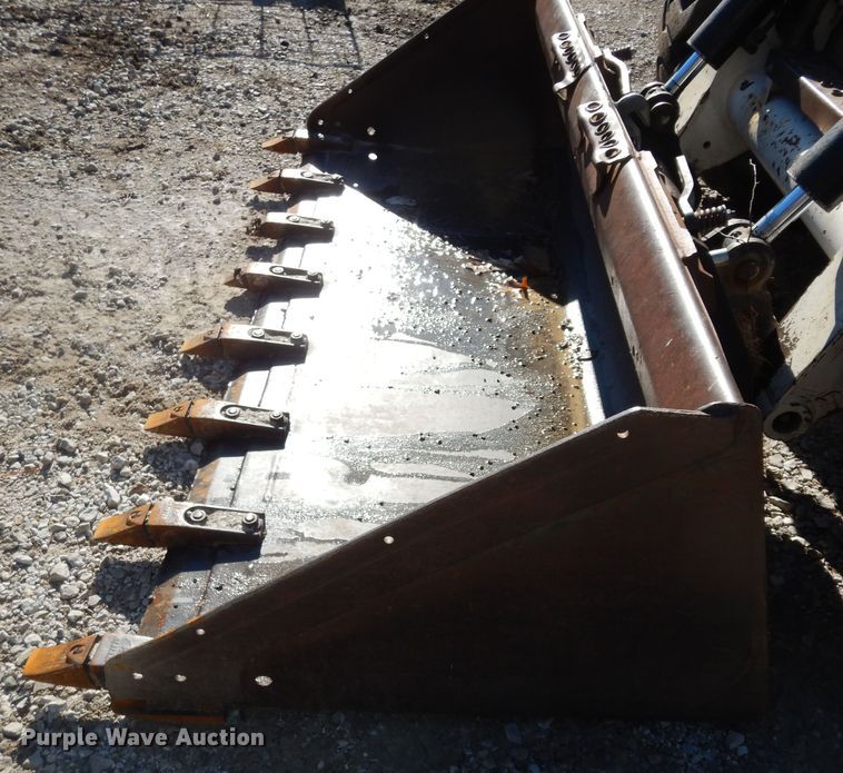 image for item DI6898 2008 Bobcat S330  skid steer loader