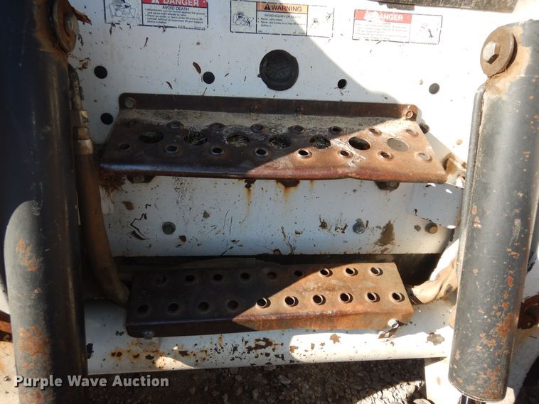 image for item DI6898 2008 Bobcat S330  skid steer loader