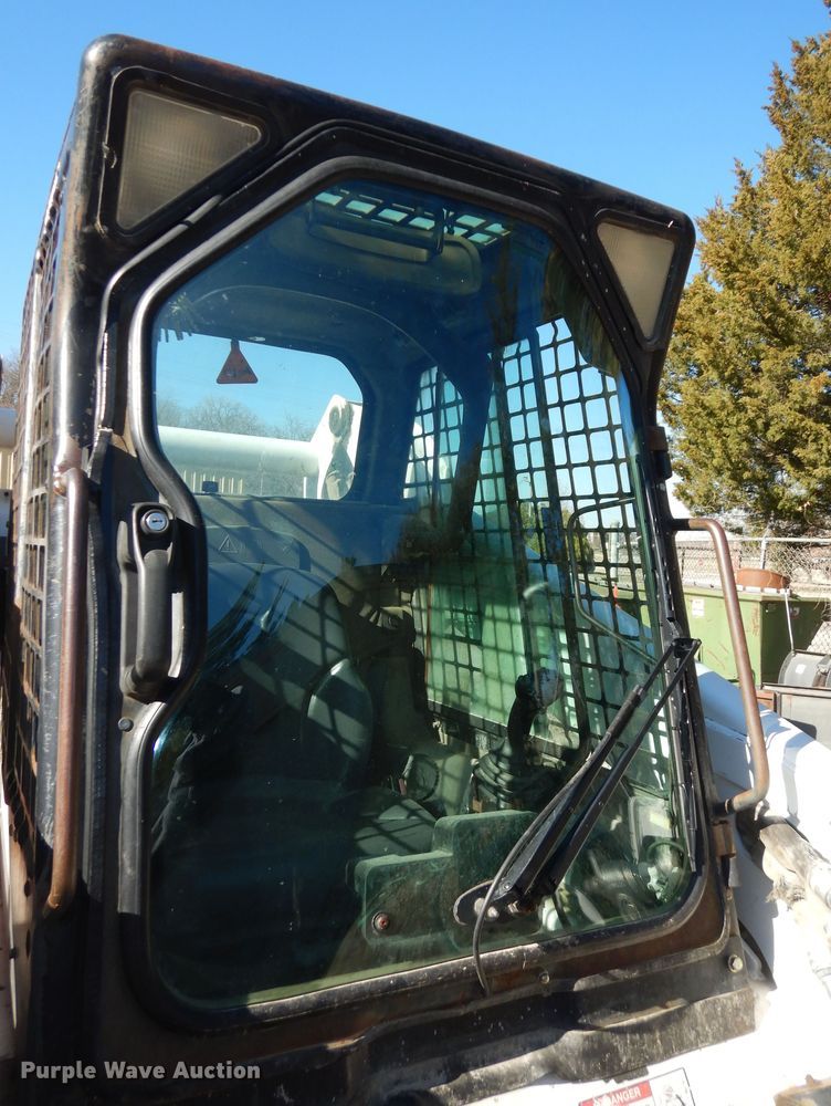 image for item DI6898 2008 Bobcat S330  skid steer loader