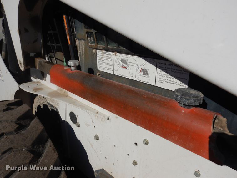 image for item DI6898 2008 Bobcat S330  skid steer loader