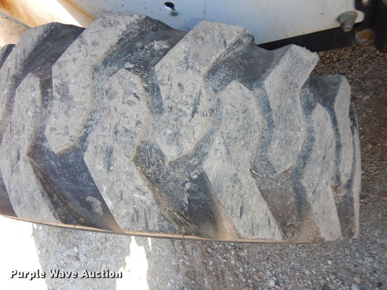 image for item DI6898 2008 Bobcat S330  skid steer loader