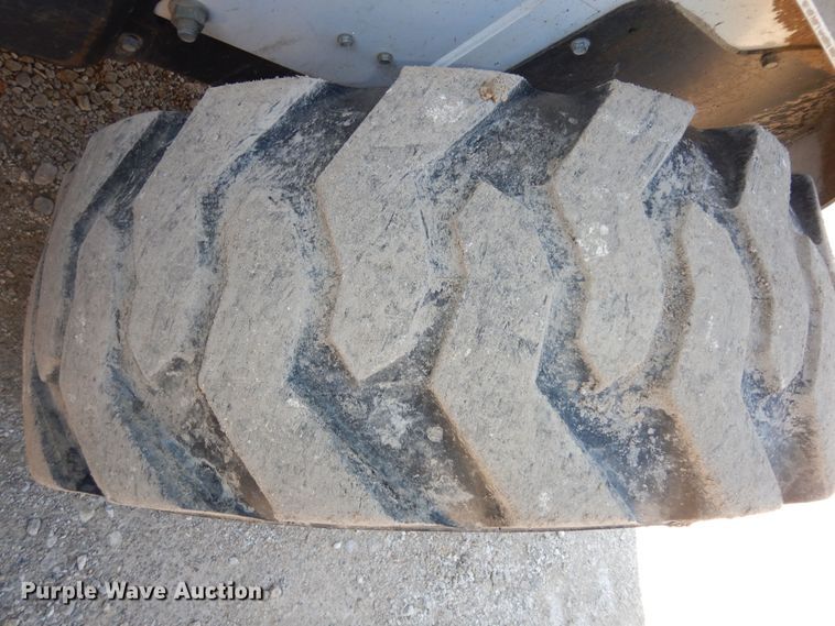 image for item DI6898 2008 Bobcat S330  skid steer loader