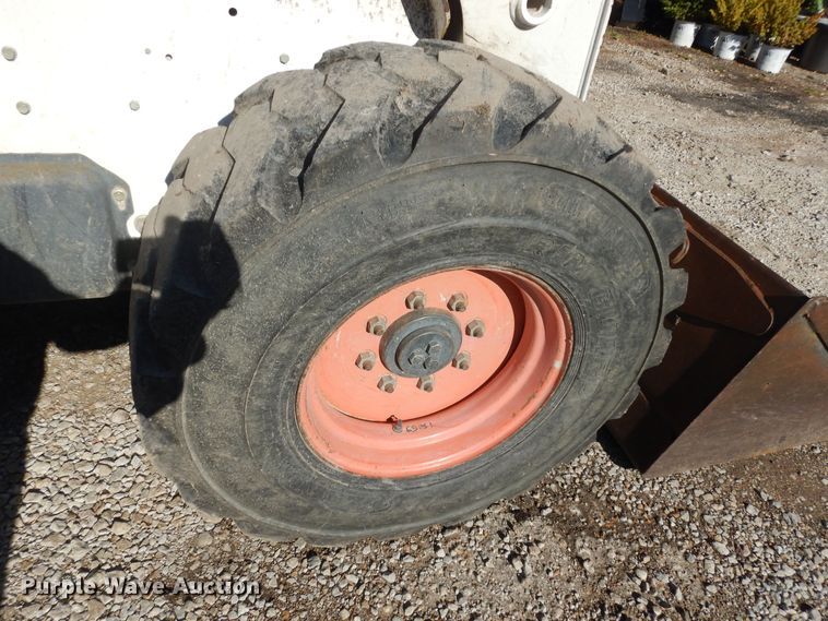 image for item DI6898 2008 Bobcat S330  skid steer loader