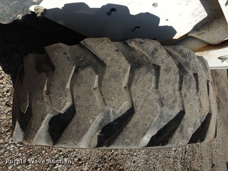 image for item DI6898 2008 Bobcat S330  skid steer loader