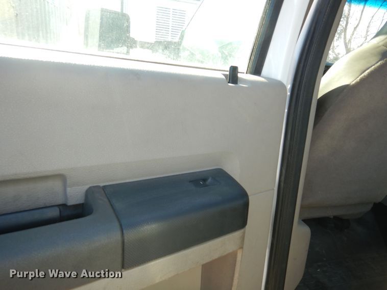 image for item DI6902 2008 Ford F550 Super Duty XL  Crew Cab flatbed truck