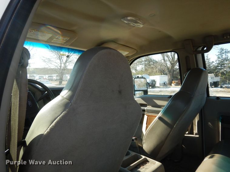 image for item DI6902 2008 Ford F550 Super Duty XL  Crew Cab flatbed truck