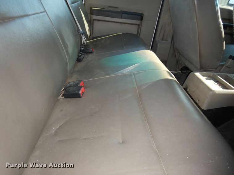 image for item DI6902 2008 Ford F550 Super Duty XL  Crew Cab flatbed truck