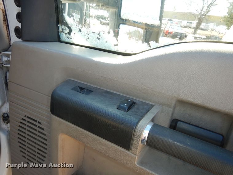 image for item DI6902 2008 Ford F550 Super Duty XL  Crew Cab flatbed truck