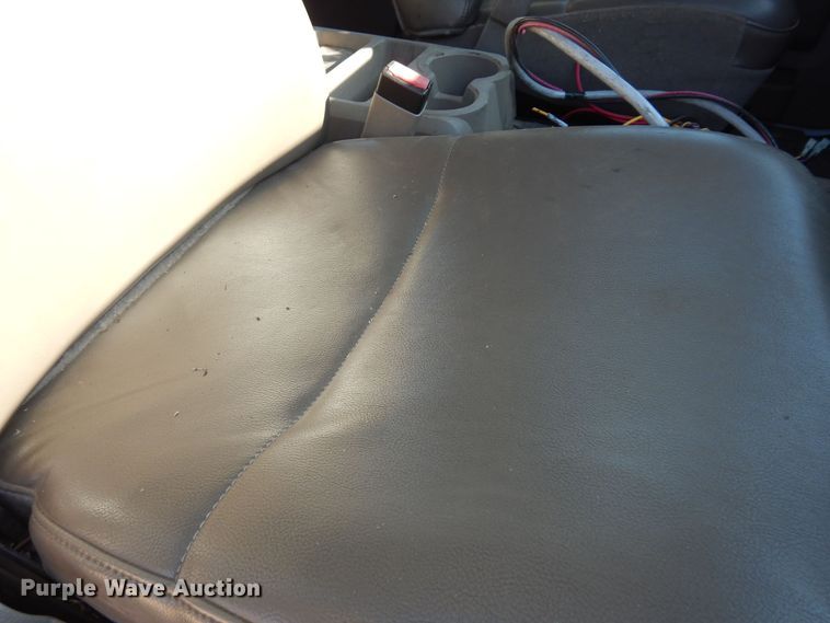 image for item DI6902 2008 Ford F550 Super Duty XL  Crew Cab flatbed truck