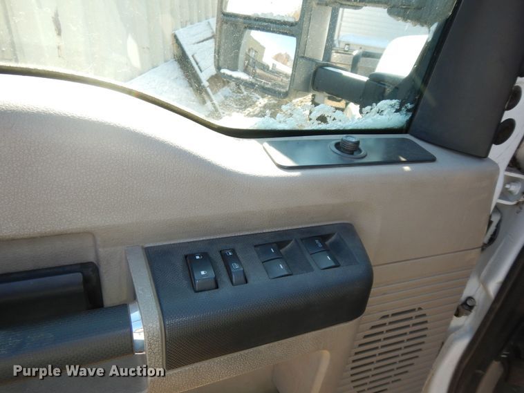 image for item DI6902 2008 Ford F550 Super Duty XL  Crew Cab flatbed truck