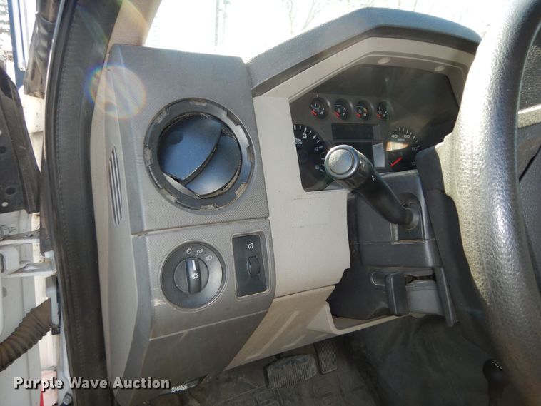 image for item DI6902 2008 Ford F550 Super Duty XL  Crew Cab flatbed truck