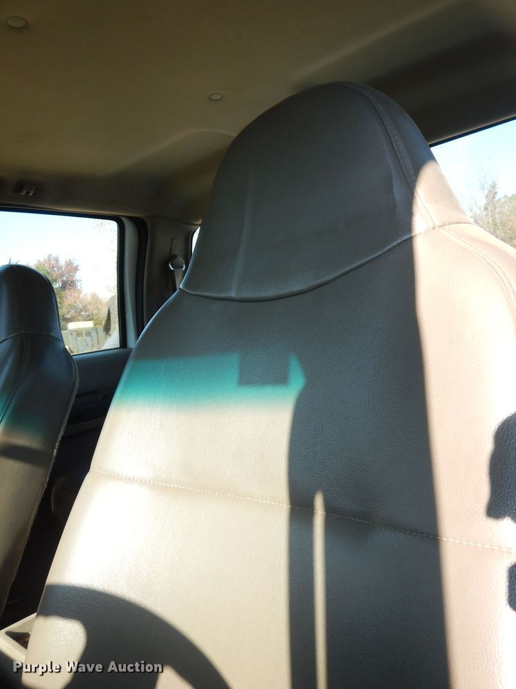 image for item DI6902 2008 Ford F550 Super Duty XL  Crew Cab flatbed truck