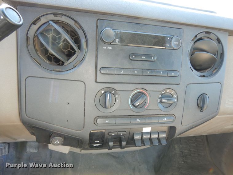 image for item DI6902 2008 Ford F550 Super Duty XL  Crew Cab flatbed truck