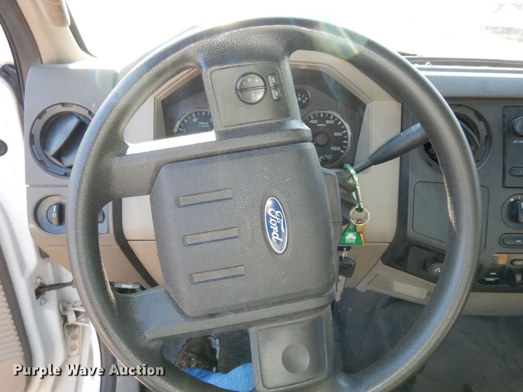 image for item DI6902 2008 Ford F550 Super Duty XL  Crew Cab flatbed truck