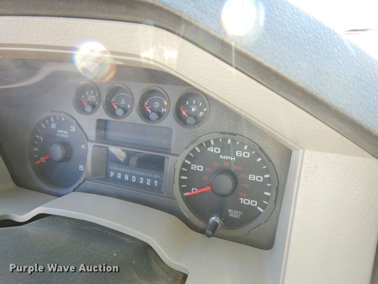 image for item DI6902 2008 Ford F550 Super Duty XL  Crew Cab flatbed truck