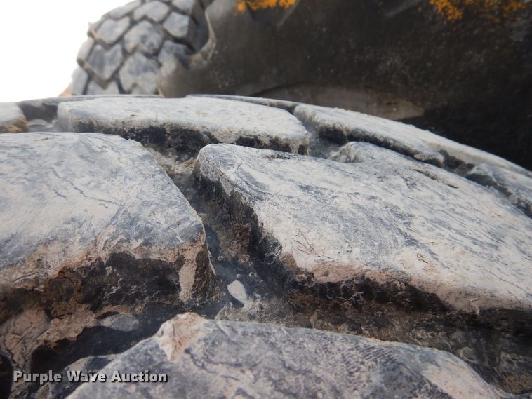 image for item DK2067 (3) Titan MXL 20.5R25 tires