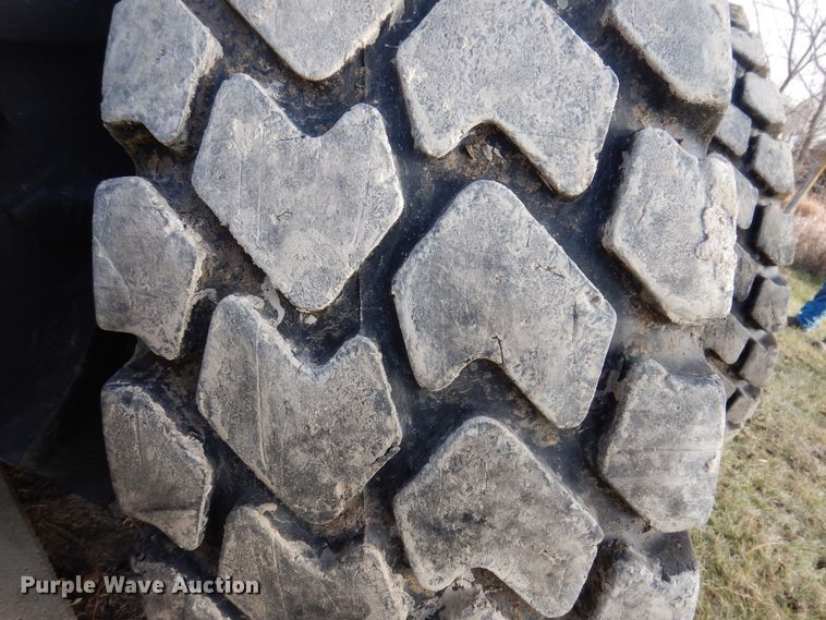 image for item DK2067 (3) Titan MXL 20.5R25 tires