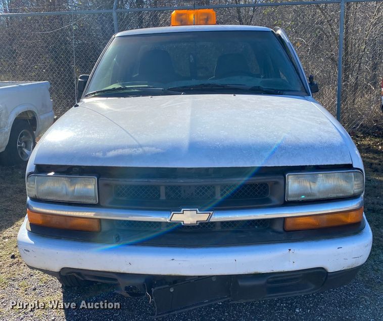 image for item DN8053 2003 Chevrolet S10  Ext. Cab pickup truck