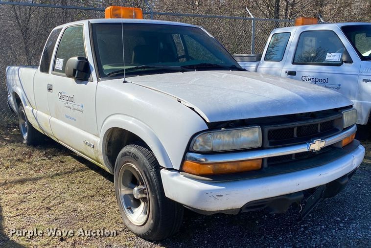 image for item DN8053 2003 Chevrolet S10  Ext. Cab pickup truck