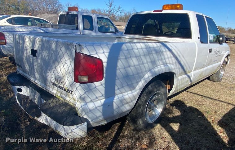 image for item DN8053 2003 Chevrolet S10  Ext. Cab pickup truck