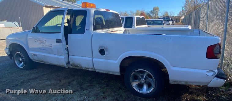 image for item DN8053 2003 Chevrolet S10  Ext. Cab pickup truck