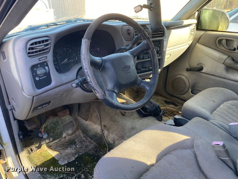 image for item DN8053 2003 Chevrolet S10  Ext. Cab pickup truck