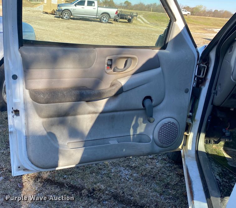 image for item DN8053 2003 Chevrolet S10  Ext. Cab pickup truck