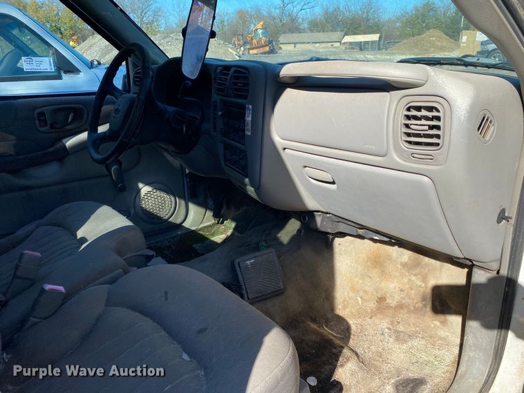 image for item DN8053 2003 Chevrolet S10  Ext. Cab pickup truck