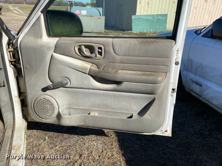 image for item DN8053 2003 Chevrolet S10  Ext. Cab pickup truck