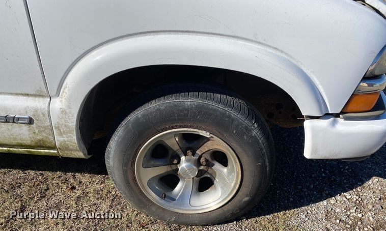 image for item DN8053 2003 Chevrolet S10  Ext. Cab pickup truck