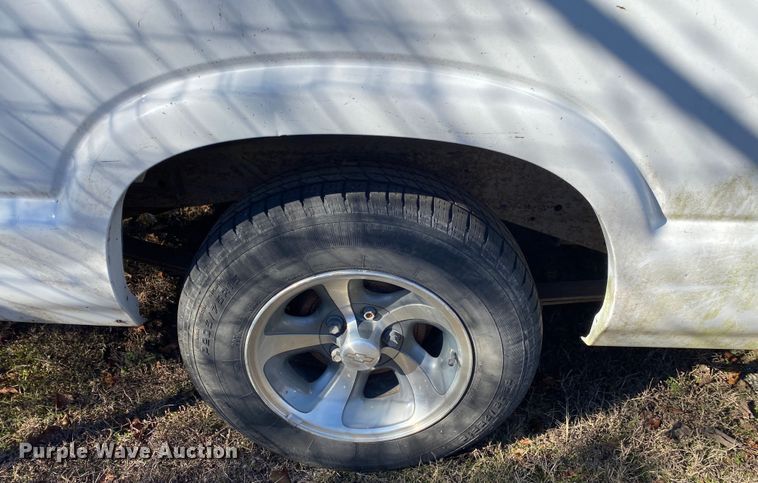 image for item DN8053 2003 Chevrolet S10  Ext. Cab pickup truck