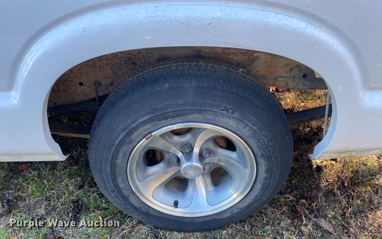 image for item DN8053 2003 Chevrolet S10  Ext. Cab pickup truck