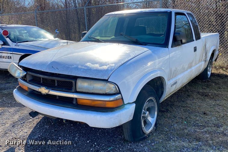 image for item DN8054 2003 Chevrolet S10  Ext. Cab pickup truck