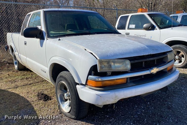 image for item DN8054 2003 Chevrolet S10  Ext. Cab pickup truck