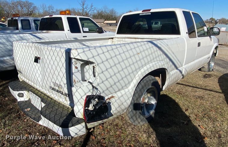 image for item DN8054 2003 Chevrolet S10  Ext. Cab pickup truck