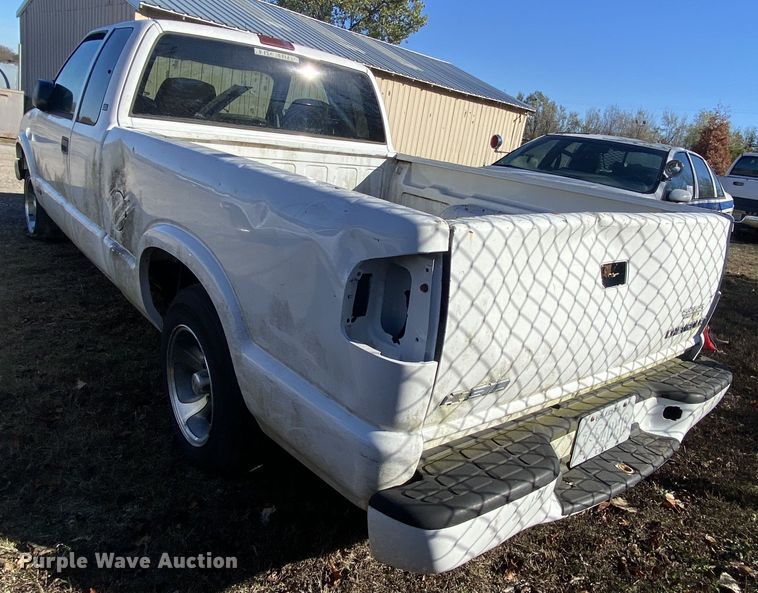 image for item DN8054 2003 Chevrolet S10  Ext. Cab pickup truck