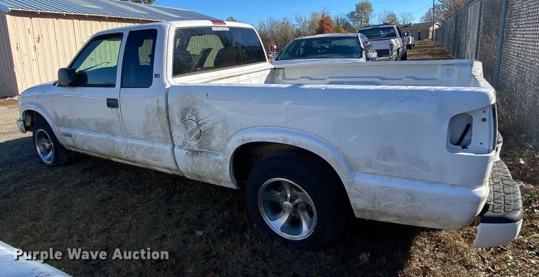image for item DN8054 2003 Chevrolet S10  Ext. Cab pickup truck