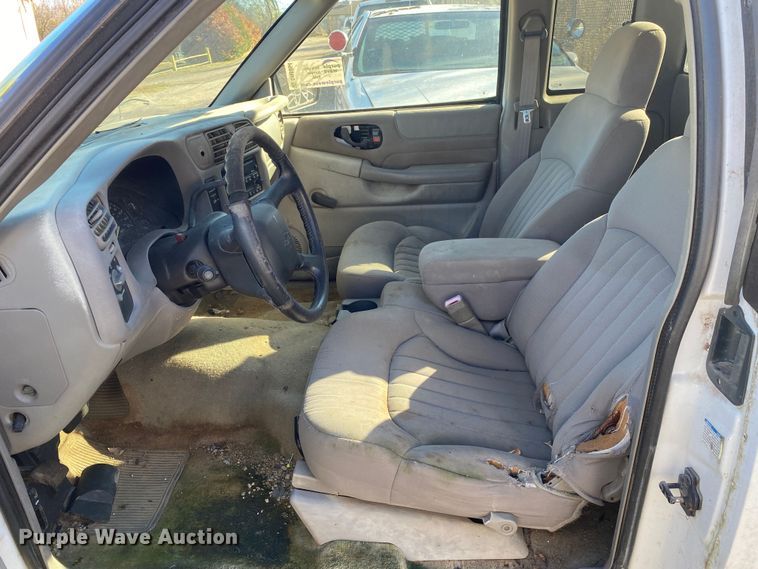 image for item DN8054 2003 Chevrolet S10  Ext. Cab pickup truck