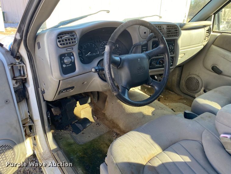 image for item DN8054 2003 Chevrolet S10  Ext. Cab pickup truck