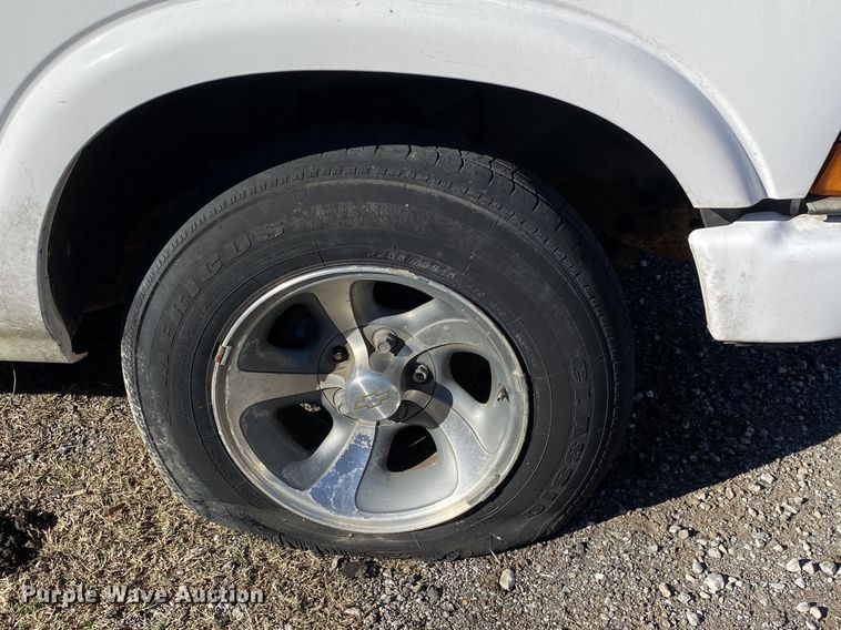 image for item DN8054 2003 Chevrolet S10  Ext. Cab pickup truck