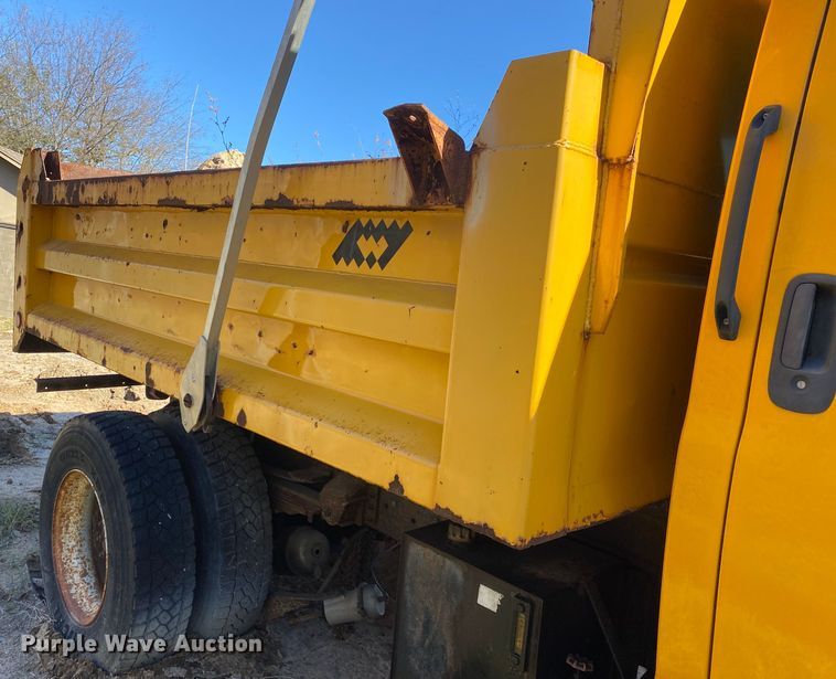 image for item DN8061 2005 GMC C8500  dump truck