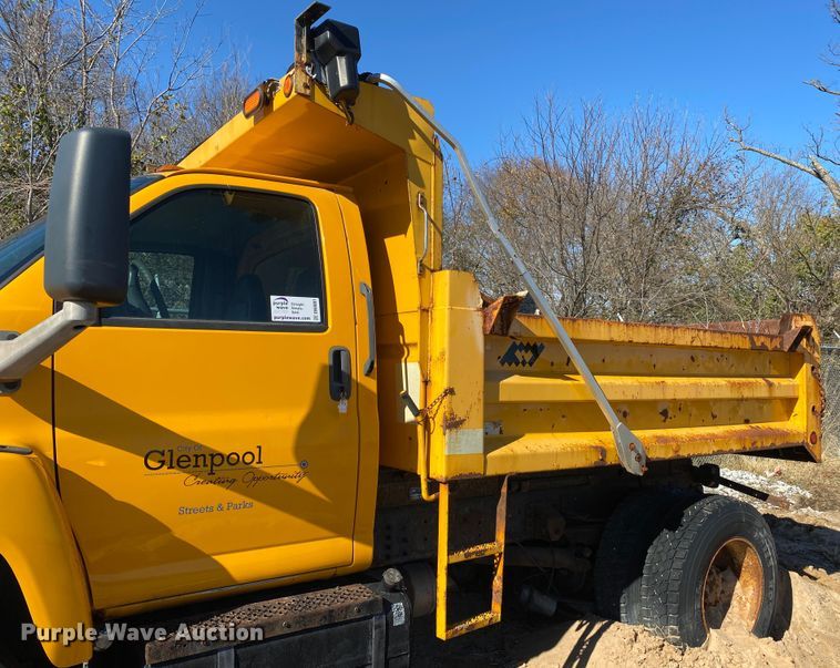 image for item DN8061 2005 GMC C8500  dump truck