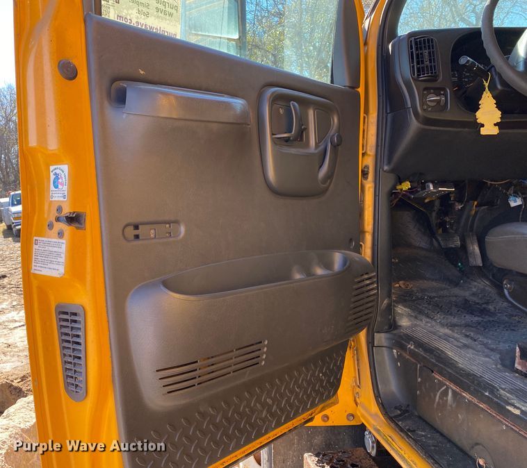 image for item DN8061 2005 GMC C8500  dump truck