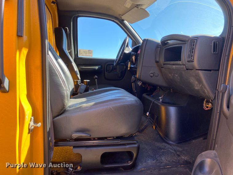 image for item DN8061 2005 GMC C8500  dump truck